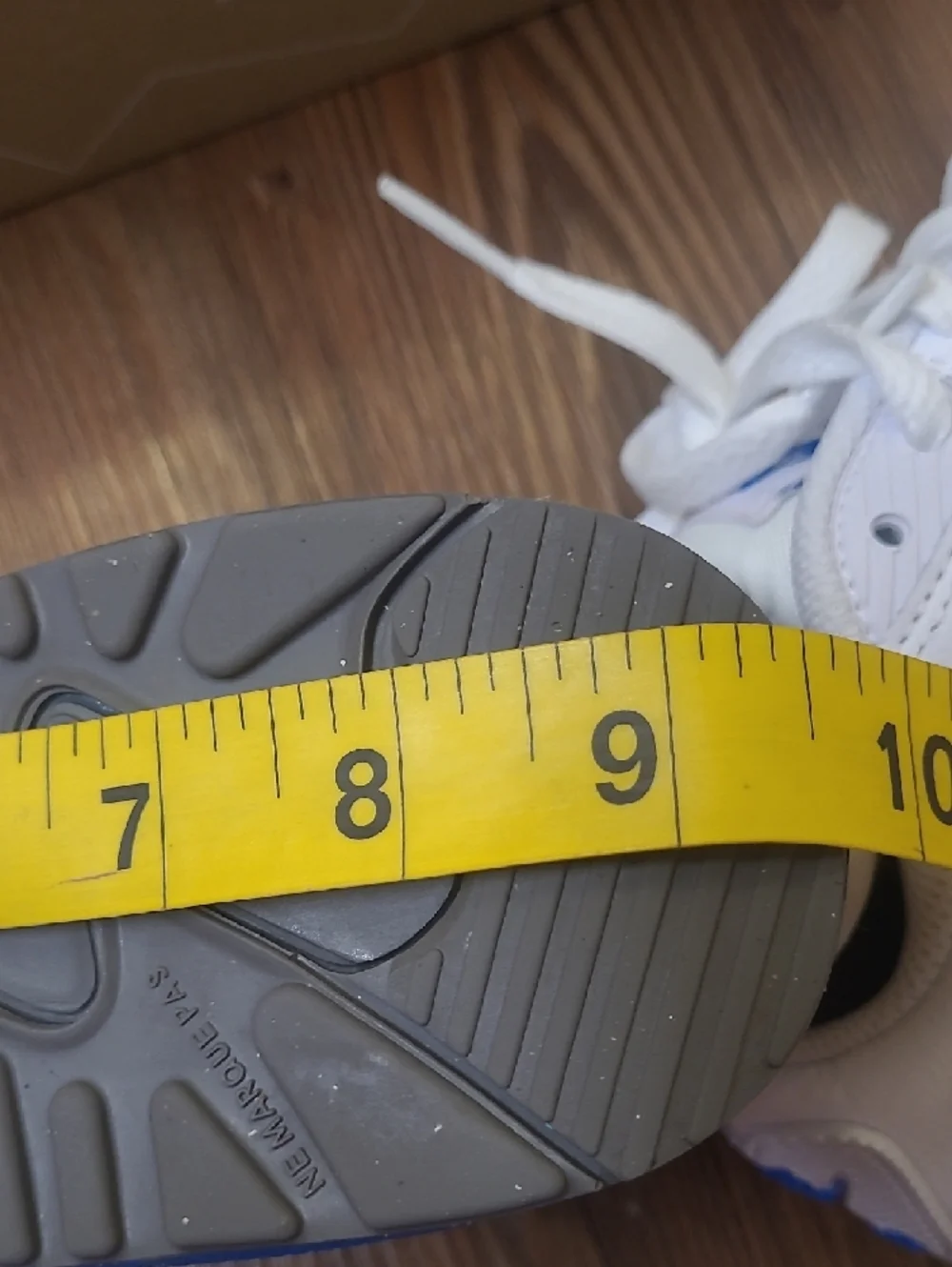 Nike Kids White and Blue Low-Top Sneakers‎